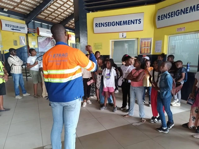 Les élèves de l’école conventionnée Octra en immersion à la Gare ferroviaire